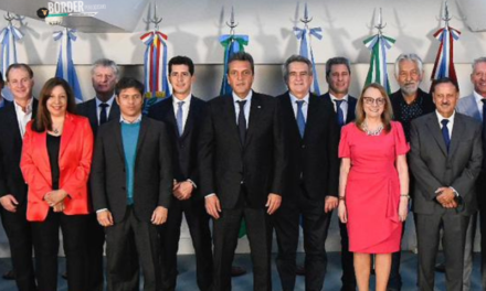Los gobernadores peronistas dieron un fuerte respaldo a Sergio Massa